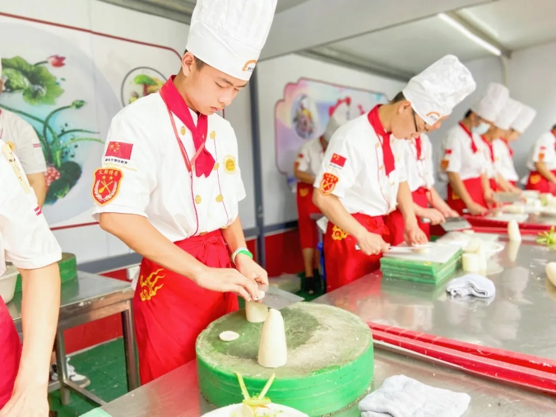 �����������ɡ������¶�����⿼���ѧУ�ٰ쵶������