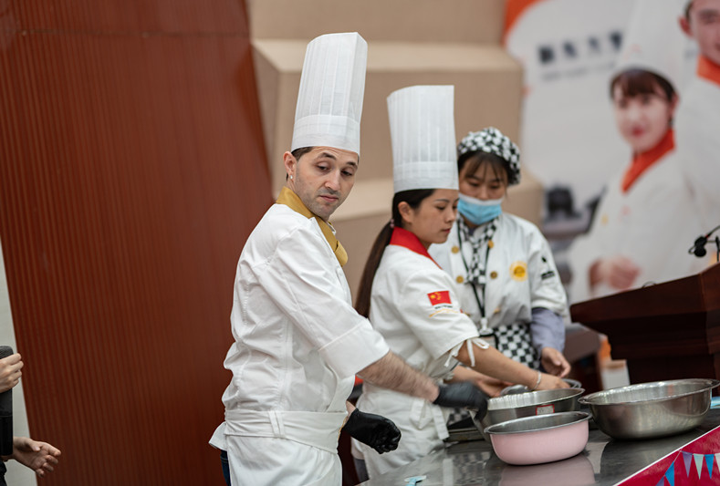 ����ʦ��У԰���⼮��ʦ�����¶���������������ʽ�������