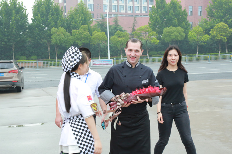 ����ʦ��У԰���⼮��ʦ�����¶���������������ʽ�������