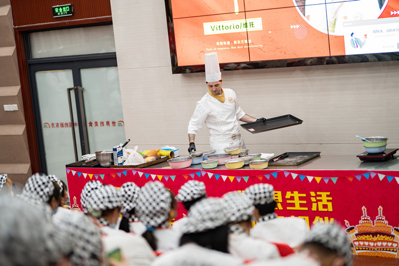 ����ʦ��У԰���⼮��ʦ�����¶���������������ʽ�������