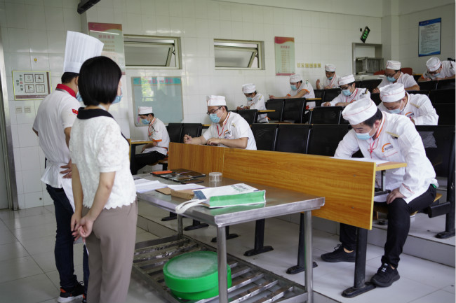 ����֤����ʱ�������¶�������ְҵ�ʸ�֤����