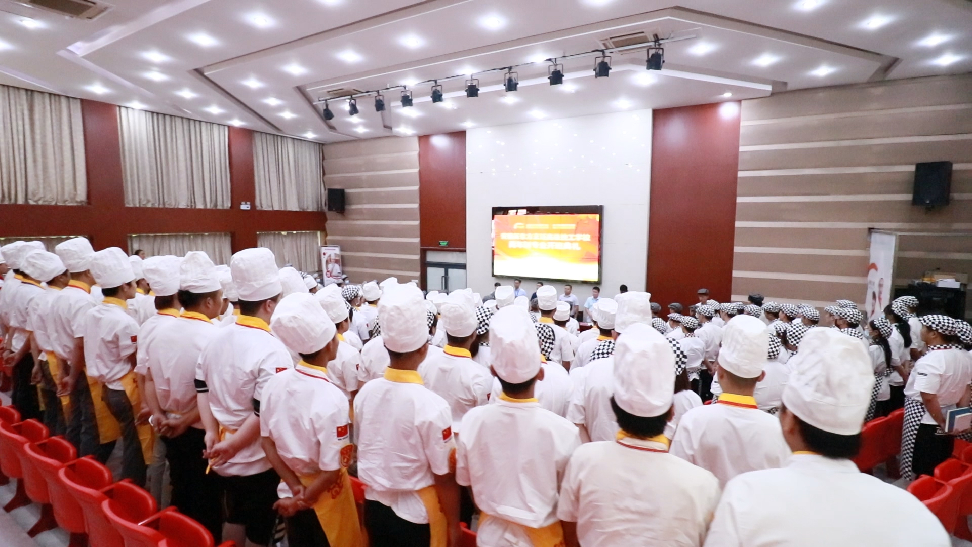 �����¶������ڳ������Կڴ�ר�࿪�����Բ�����У�