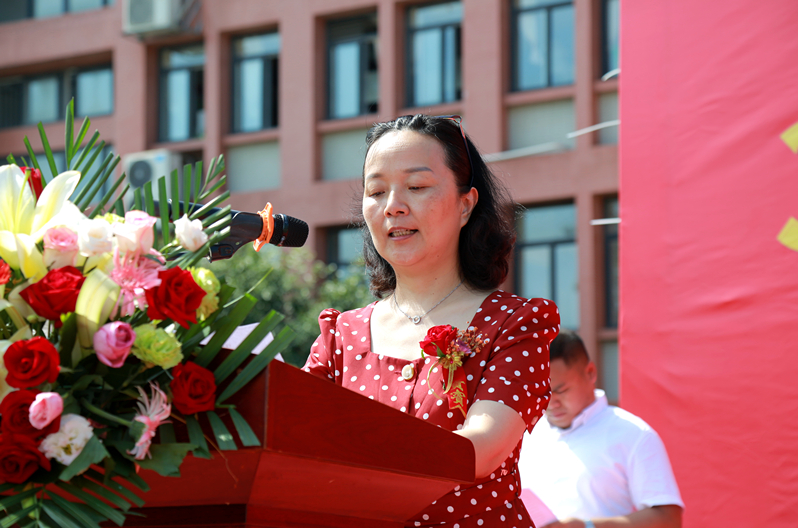 �����¶���32����У����������ѧ��䷢�Բ�����У�