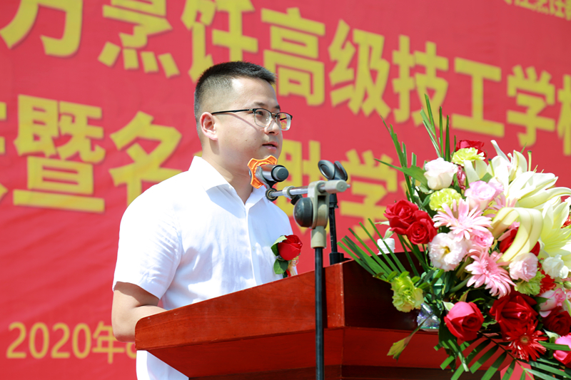 �����¶���32����У����������ѧ��䷢�Բ�����У�