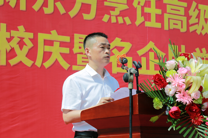 �����¶���32����У����������ѧ��䷢�Բ�����У�