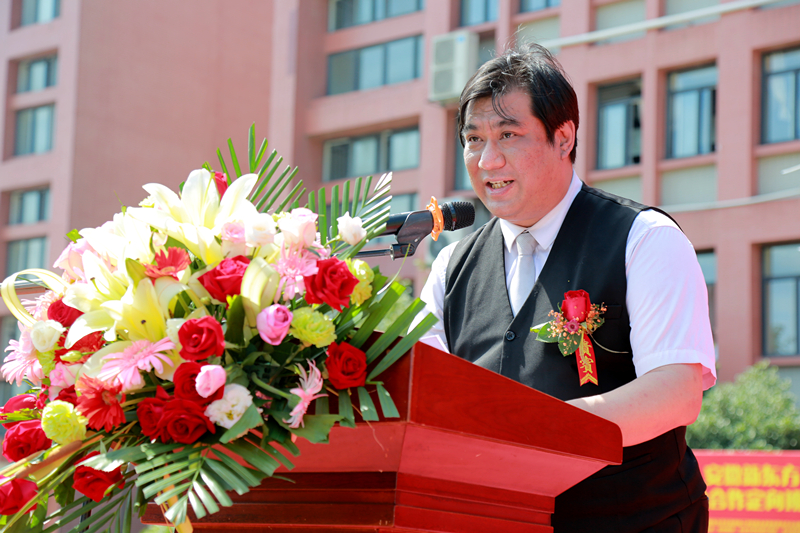 �����¶���32����У����������ѧ��䷢�Բ�����У�