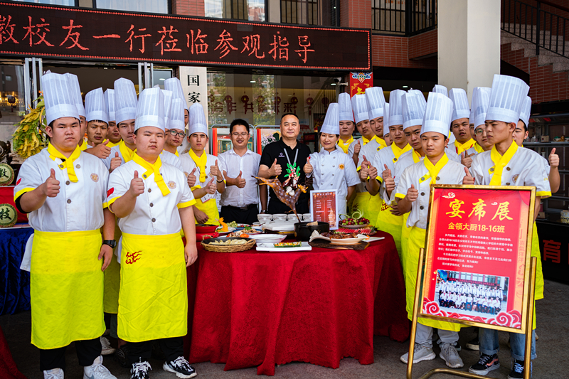 ��Ʒչ|�в���ϯչ��ÿһ����Ʒ���ǳɳ��ļ�֤