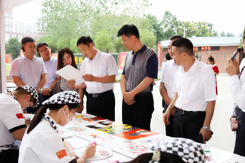 �������۾��������쵼һ������У�ι۵���