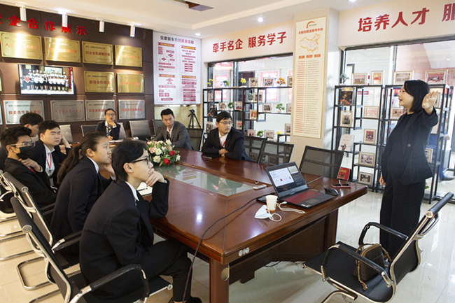 ���������Ƶ�����У��չ��ѵ����