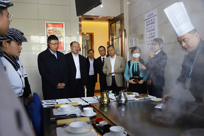 ���ҿ��Ŵ�ѧ��ί��ǡ�У�����¸�һ��ݰ�ٰ����¶�������