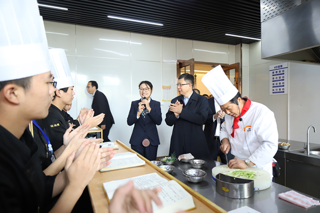 ���ҿ��Ŵ�ѧ��ί��ǡ�У�����¸�һ��ݰ�ٰ����¶�������