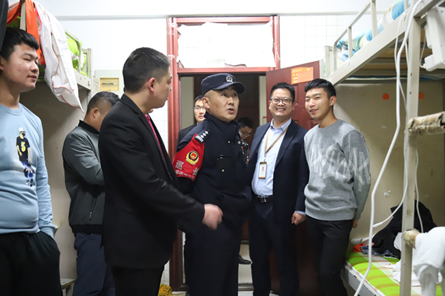 У԰��ȫ��С�£���վ��������Ա����У�������ᰲȫ������