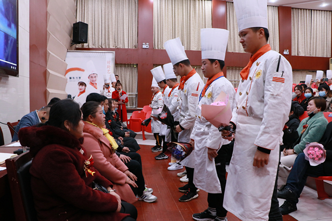 �����¶����ҳ������|�ж���ĸ���ڷ絲�꣬����˵���Ը�ĸ�İ���