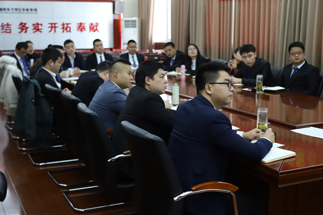 �����¶�����⿸߼�����ѧУ�в��������ѵԲ������