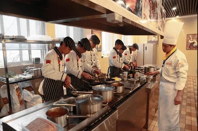 �Ȱ���⿣����Ĳ��ģ��ǰ����¶���ѧ�ӵ�̬�ȣ�