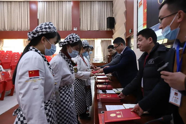 �����¶�������С��ñ־Ը���Ѿ�׼����ӭ�����������͵������ˣ�