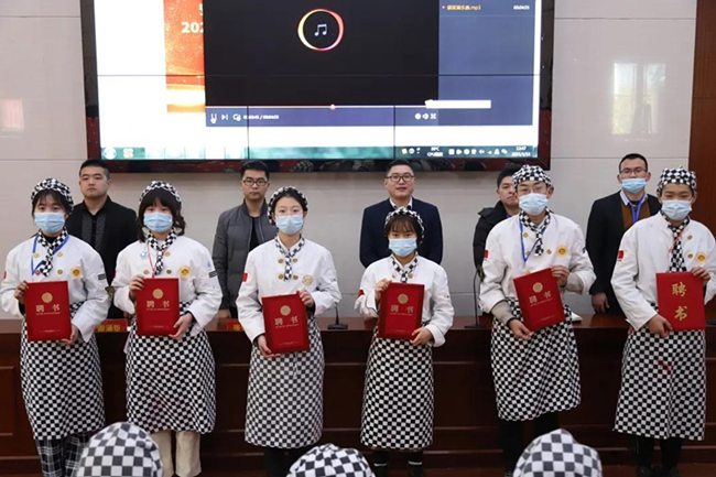 �����¶�������С��ñ־Ը���Ѿ�׼����ӭ�����������͵������ˣ�