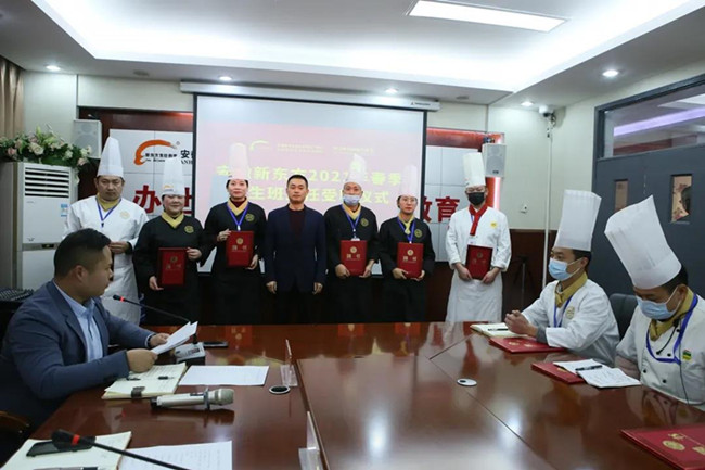 �����¶���2021����������������Ƹ��ʽԲ������