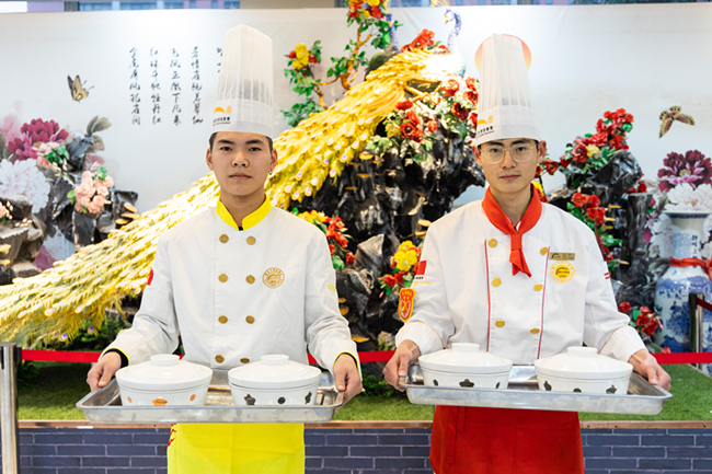 ���ӽ�Ŀ�¶�����ů�С���̽�������¶���ѧ��������ľ���Ļ�����