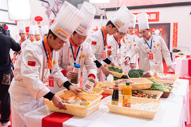 ���ӽ�Ŀ�¶�����ů�С���̽�������¶���ѧ��������ľ���Ļ�����