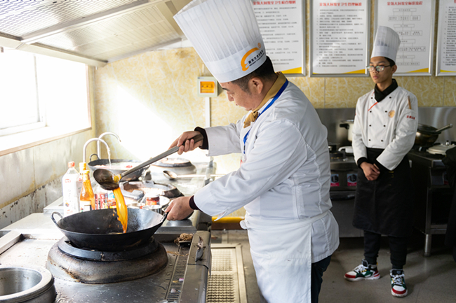 ��������ձ�ƴ����������ʳʢ�磬�¶���ս����ʦȫ����ս