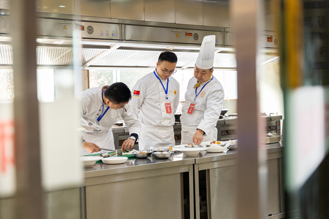 ��������ձ�ƴ����������ʳʢ�磬�¶���ս����ʦȫ����ս