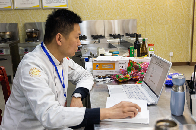 ��������ձ�ƴ����������ʳʢ�磬�¶���ս����ʦȫ����ս