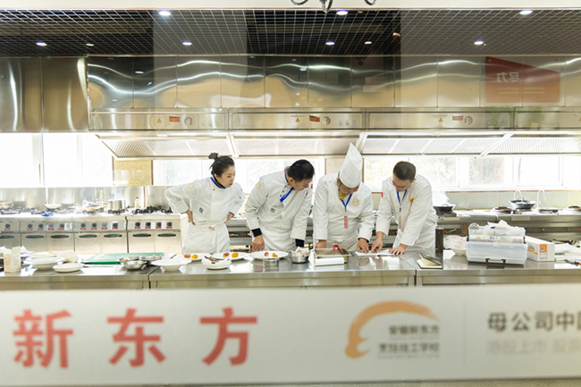 ��������ձ�ƴ����������ʳʢ�磬�¶���ս����ʦȫ����ս