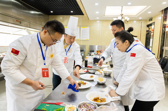 ��������ձ�ƴ����������ʳʢ�磬�¶���ս����ʦȫ����ս