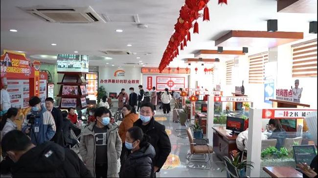 ѧ��ע���ֳ��˳�ӵ�������ȿֺ�����ֻΪѧ�ź����գ�