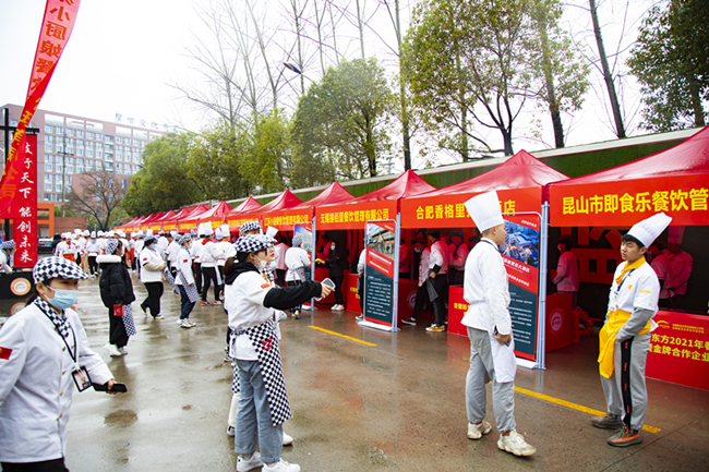 �������Σ���ְ��������|�����¶���2021�괺���˲Ž������ߺ�����ҵ��ѧǩԼ��ʽԲ�����У�