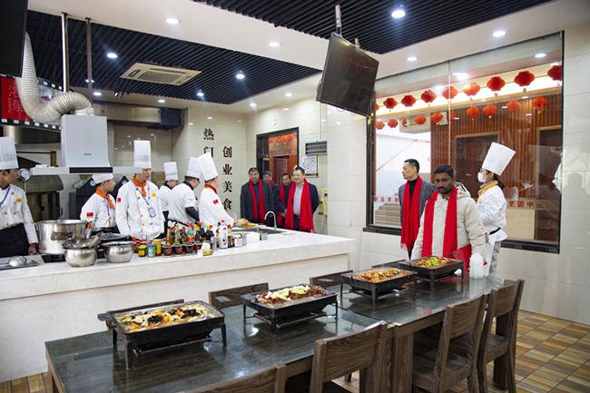  ϲѶ�������¶���2021����й���⿴�ʦ��У԰�߿���������Ƹ��ʽ����У¡�ؾ��У�