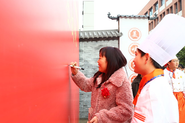 ��У�����������ɳ��������¶����в�רҵ�ҳ������Բ��������