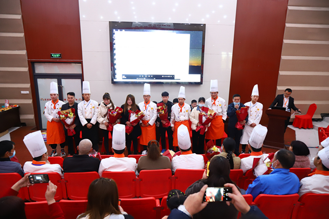 ��У�����������ɳ��������¶����в�רҵ�ҳ������Բ��������