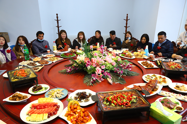 ��У�����������ɳ��������¶����в�רҵ�ҳ������Բ��������