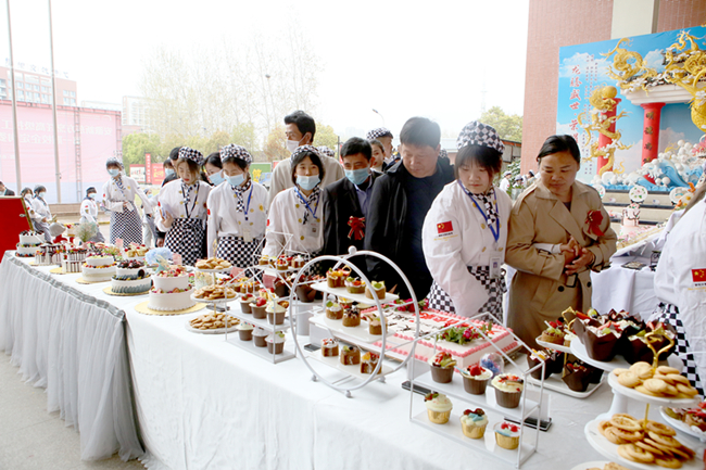 �ҳ������|ϣ��ʱ��ͣ���ں���ӵ������һ�̡���