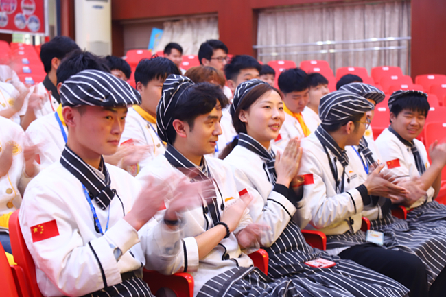 �����¶�����ҹʳ��У��ί��࿪����ʽ˳������