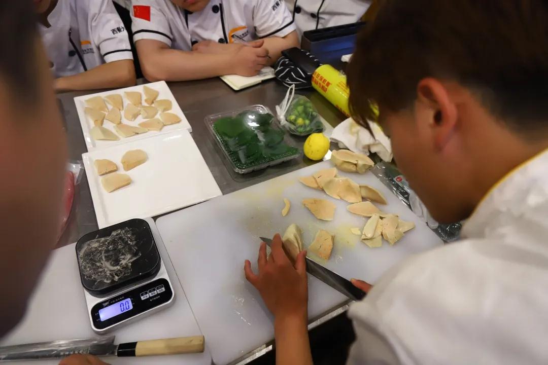 �þ�ͷ��¼���õ�ѧϰʱ�⣬�����߽�����רҵѧ����ʵ�ٿ��ã�