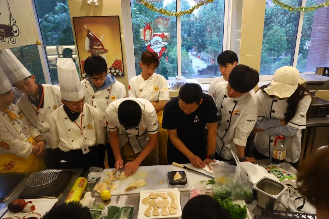 �þ�ͷ��¼���õ�ѧϰʱ�⣬�����߽�����רҵѧ����ʵ�ٿ��ã�