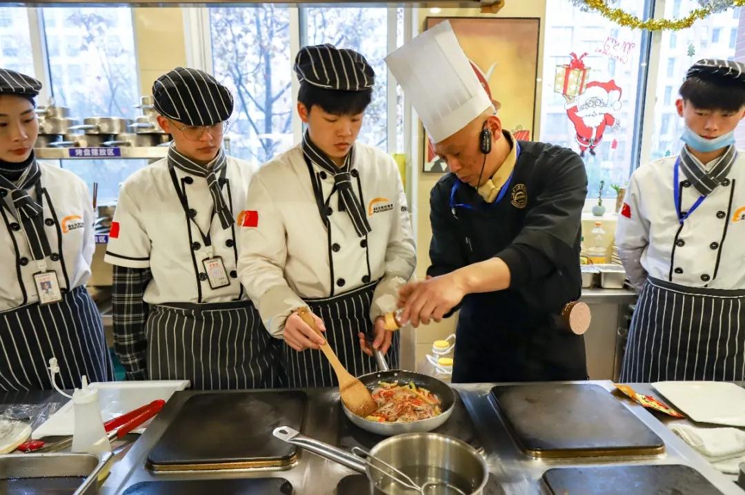 �þ�ͷ��¼���õ�ѧϰʱ�⣬�����߽�����רҵѧ����ʵ�ٿ��ã�