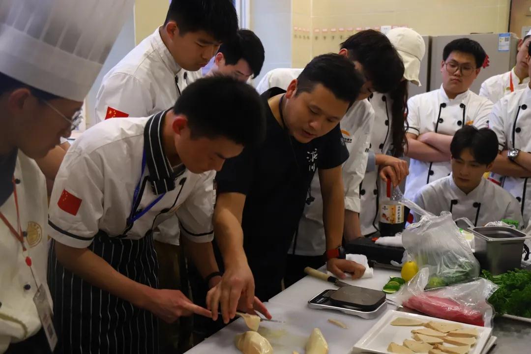 �þ�ͷ��¼���õ�ѧϰʱ�⣬�����߽�����רҵѧ����ʵ�ٿ��ã�