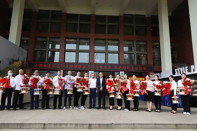 �����¶���Ա���������ջᣬ��ůͬ�У�������ůʱ��