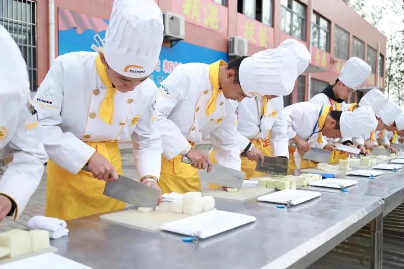 初高中毕业想学一门实用技能?来安徽新东方!