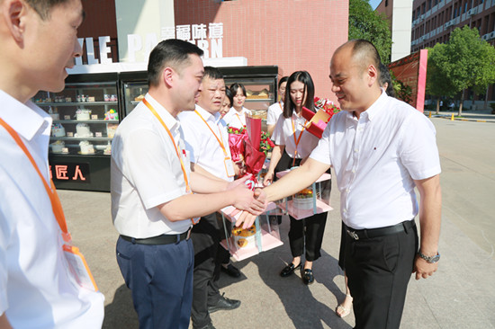 安徽新东方5月份员工暨6月份员工生日会顺利举行!
