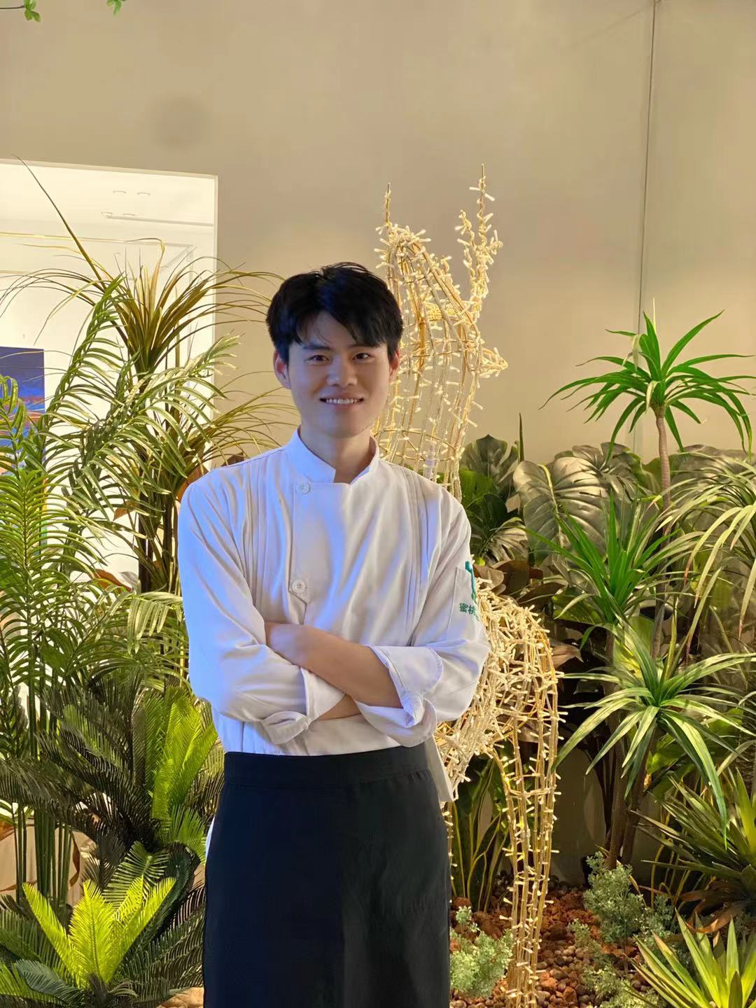 吴中傲:毕业一年半升为厨师长,靠的是努力!