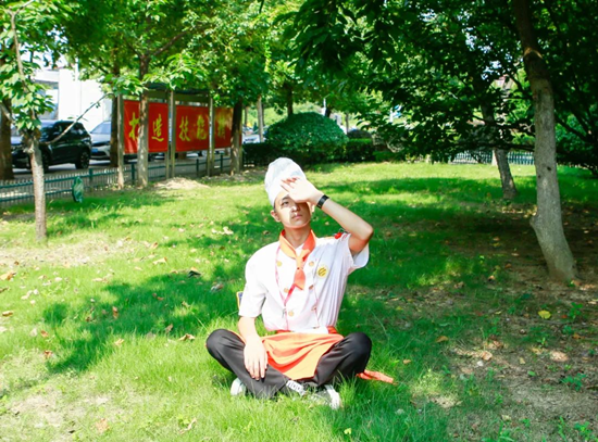 ��У԰�������ÿ��ó��ֺ��棬������ѧУ˭������