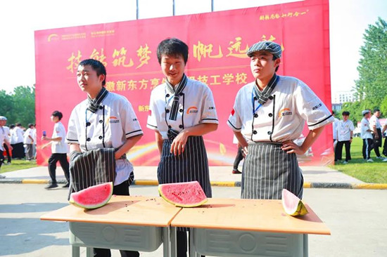 ��У԰�������ÿ��ó��ֺ��棬������ѧУ˭������