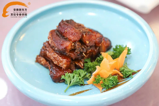 ��У԰�������ÿ��ó��ֺ��棬������ѧУ˭������