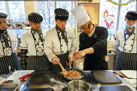 ��У԰�������ÿ��ó��ֺ��棬������ѧУ˭������