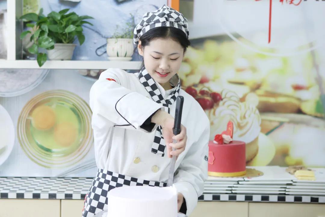 LIFE四个字母诠释安徽新东方学子的生活